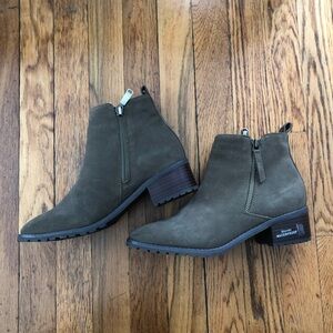 Blondo Women's Olive Green Ankle Waterproof Chelsea Boots